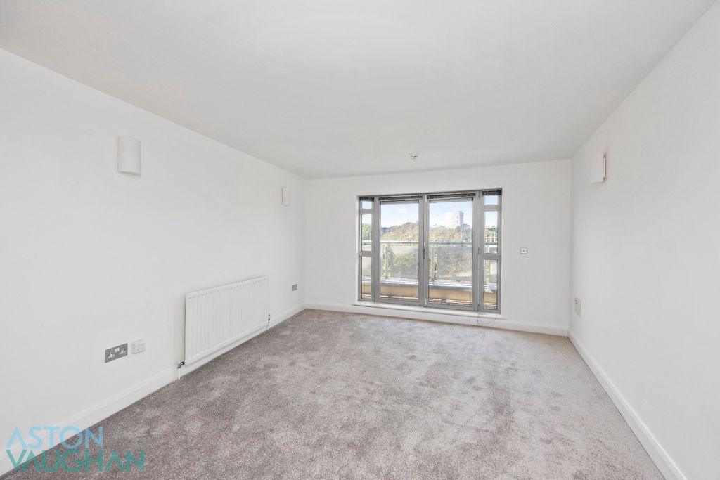 Property photo 3 of 16 4619042