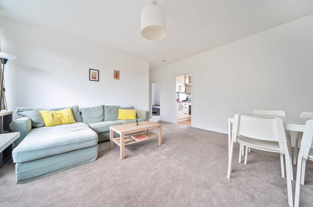 Property photo 3 of 14 1326765-12-6877dc...