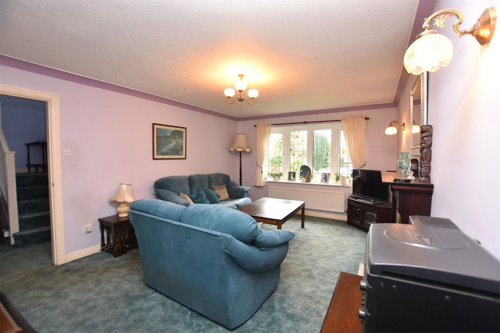 Property photo 3 of 19 Living Room