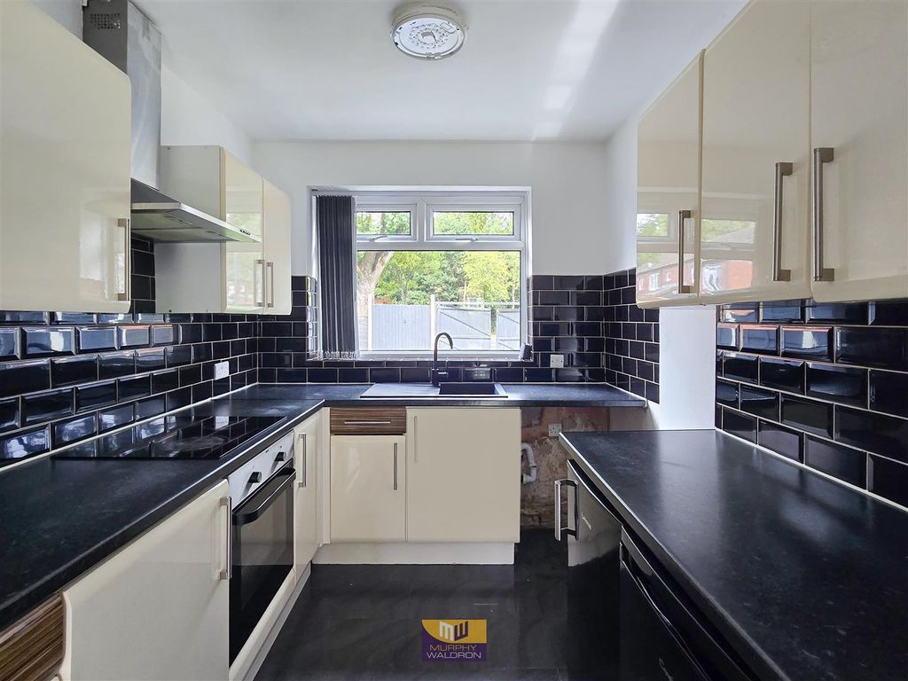 Property photo 3 of 17 Kitchen