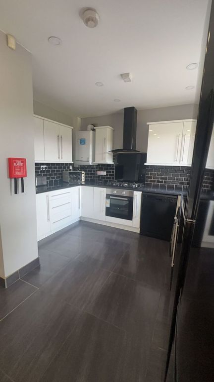 Property photo 2 of 9 Photo 4