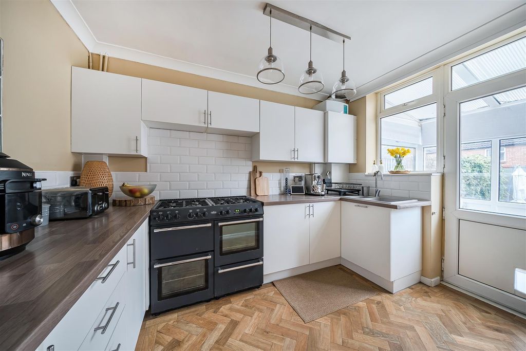 Property photo 2 of 12 Kitchen