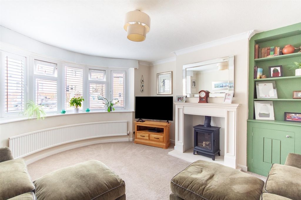 Property photo 2 of 18 Living Room