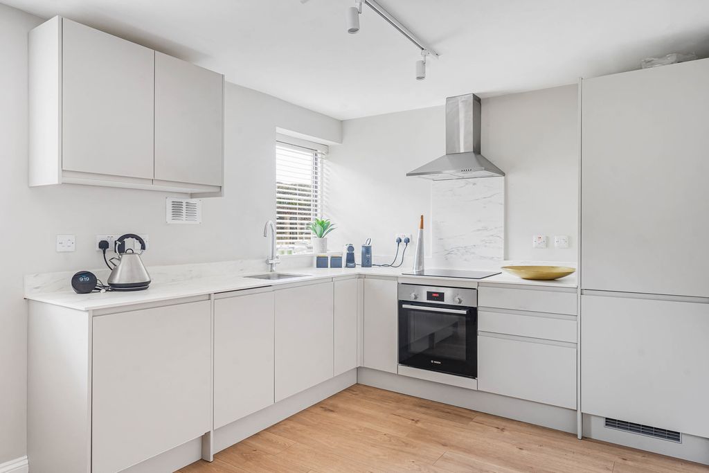 Property photo 3 of 17 Kitchen