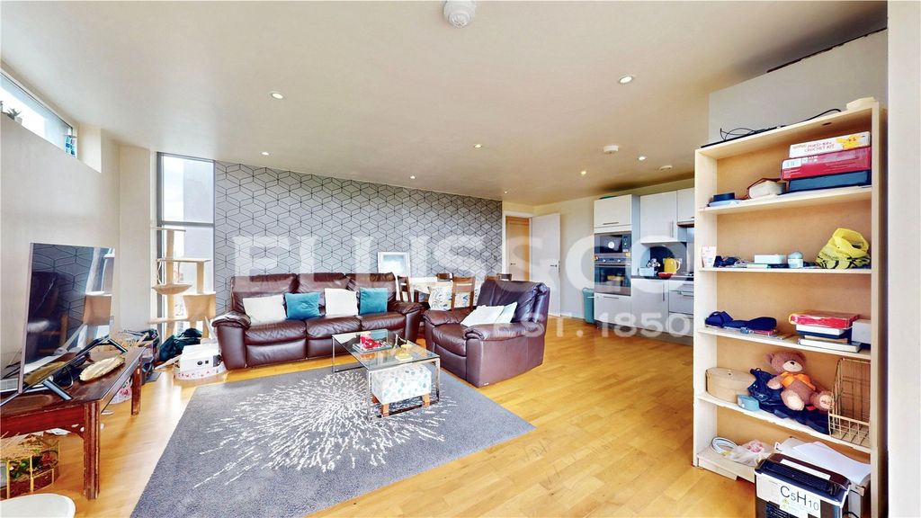 Property photo 3 of 11 Picture No. 18