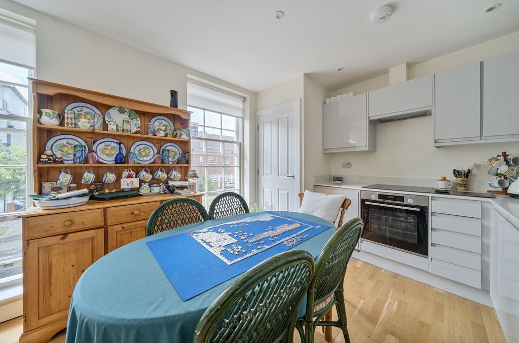 Property photo 3 of 16 1310144-9-6851447...