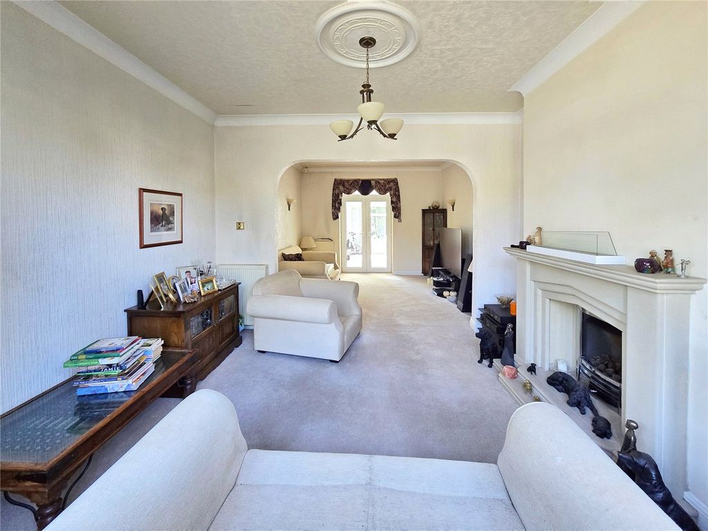 Property photo 3 of 27 Open Plan Living Rm