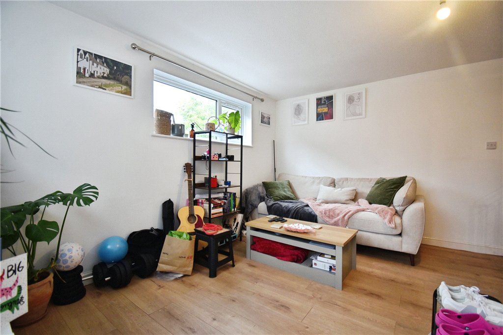 Property photo 2 of 9 Picture No. 15