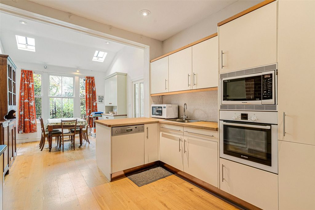 Property photo 2 of 15 Picture No. 32