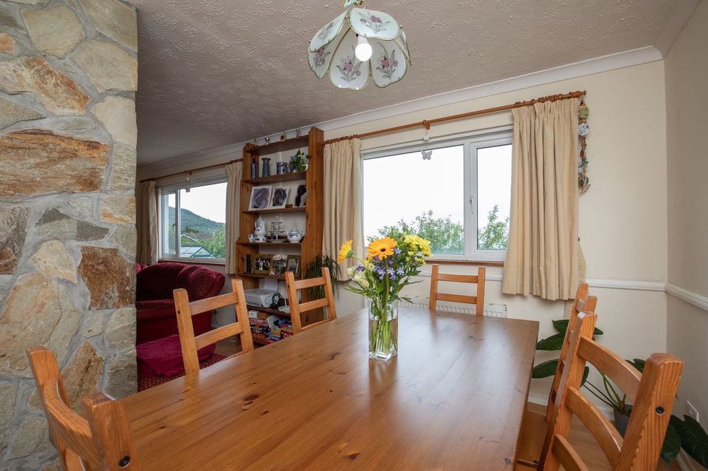 Property photo 2 of 40