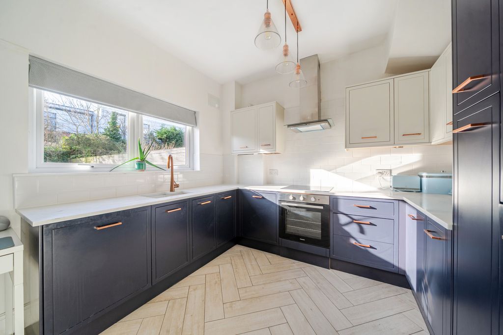 Property photo 3 of 17 1410632-10-69943B...