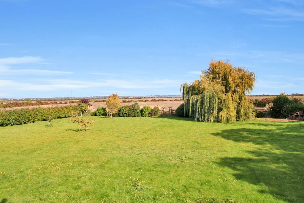 Property photo 2 of 27