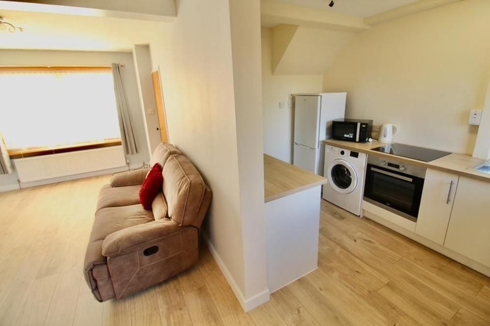Property photo 2 of 6 Lounge − Kitchen