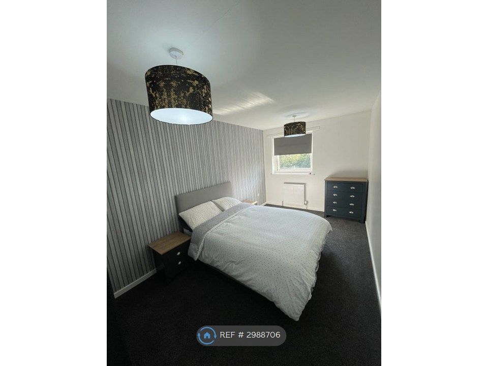 Property photo 1 of 8 Large Double Bedroom