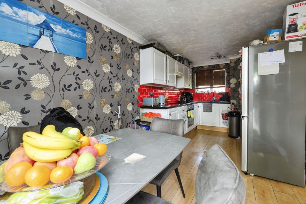Property photo 2 of 17 Img_0394