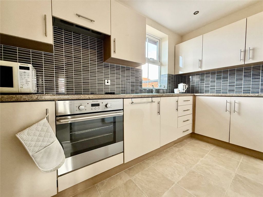 Property photo 2 of 11 Kitchen