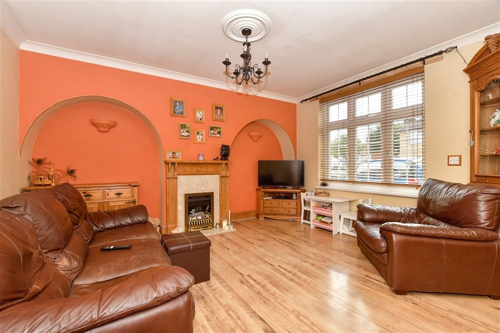 Property photo 2 of 10 Lounge