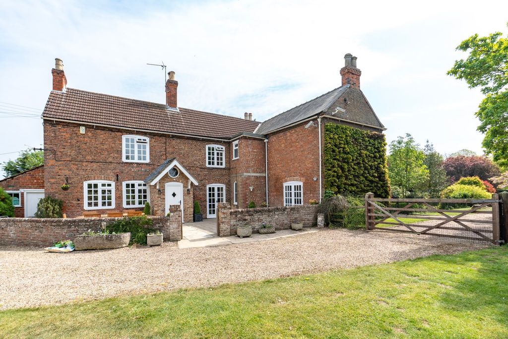 Property photo 2 of 41