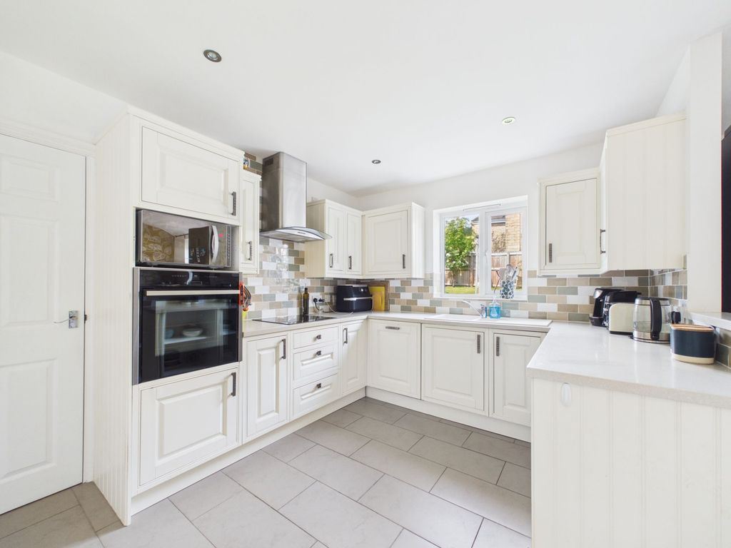 Property photo 3 of 24 Dining Kitchen