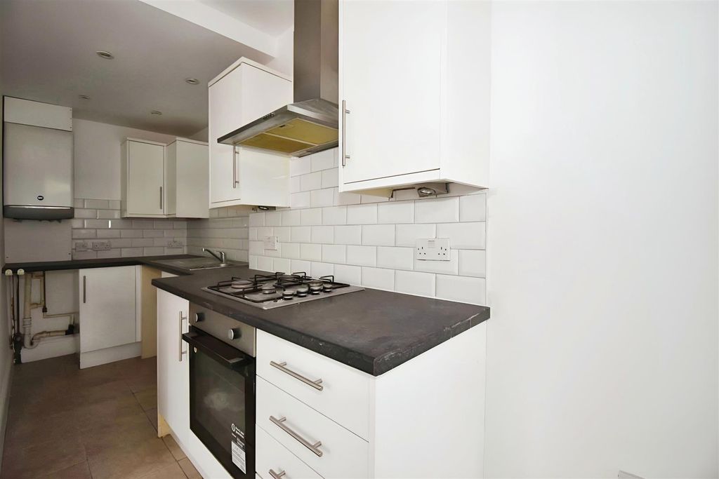 Property photo 2 of 10 F8Bea54F-Or 20Kitchen.Jpg