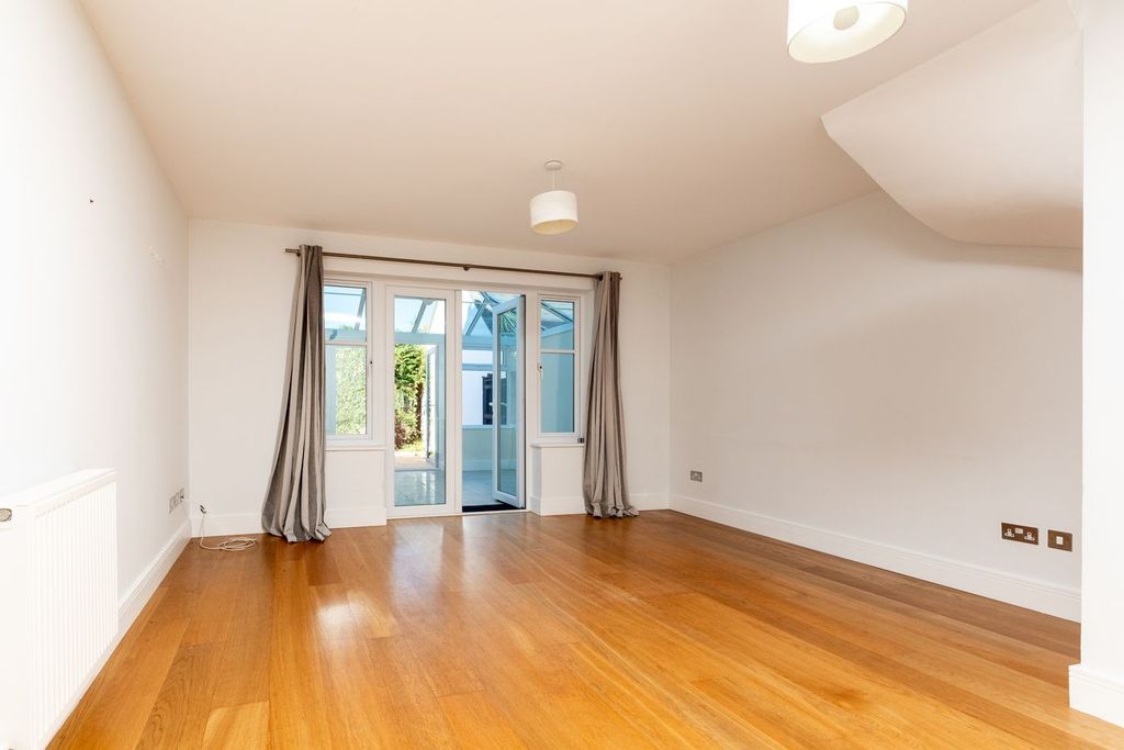 Property photo 2 of 28