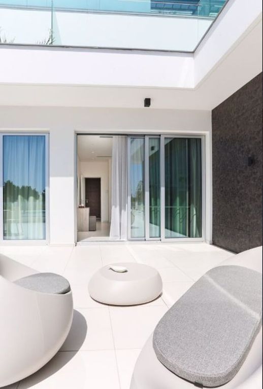 Property photo 2 of 15 Veranda
