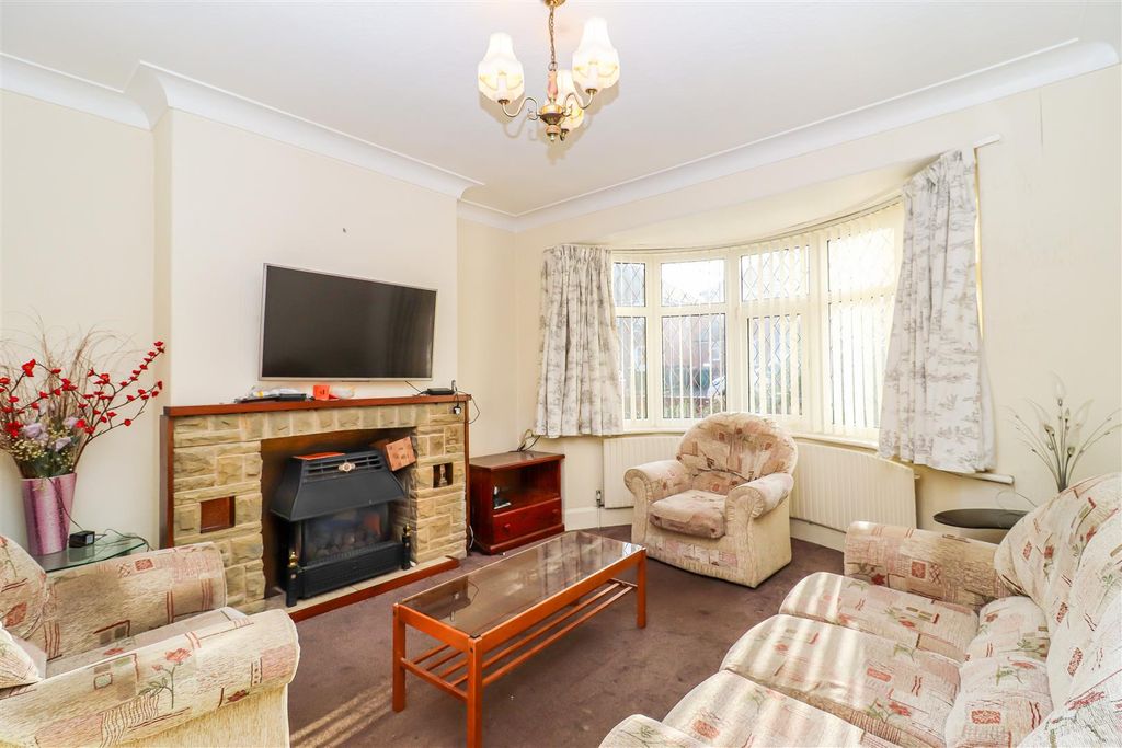 Property photo 2 of 10 Living Room