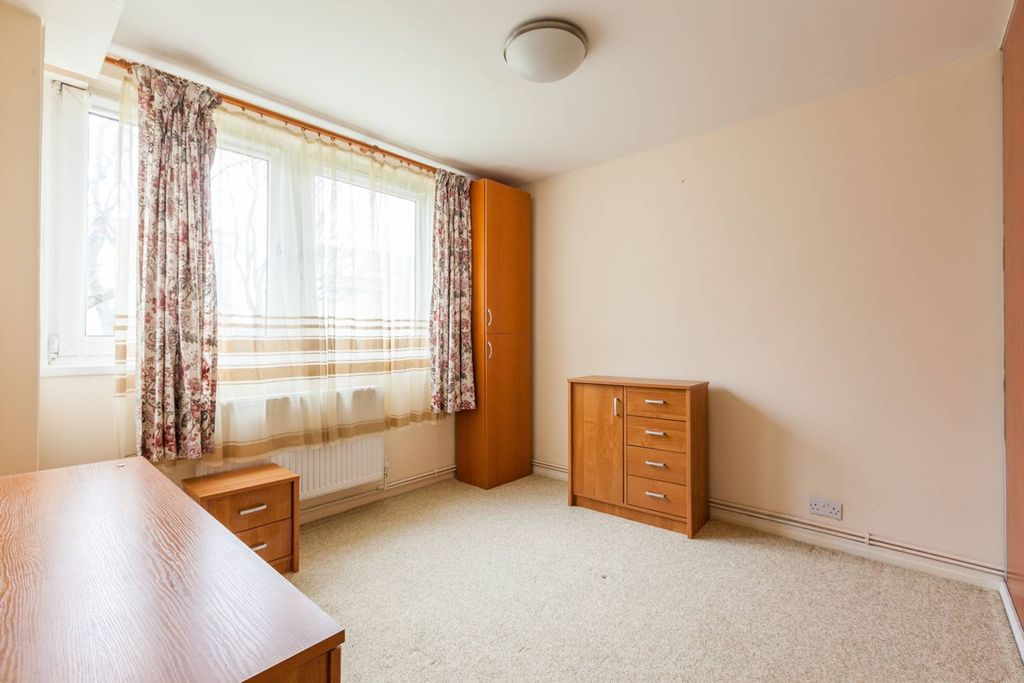Property photo 3 of 4