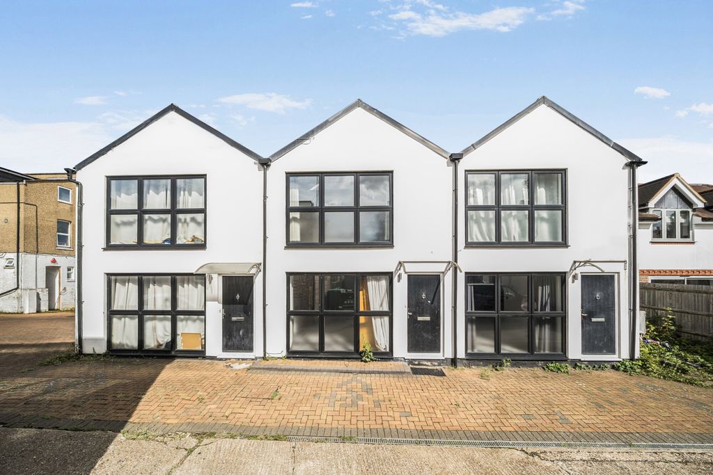 Property photo 2 of 12 1354116-3-68c9519...