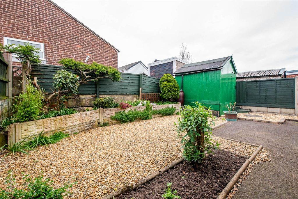 Property photo 2 of 16 Garden