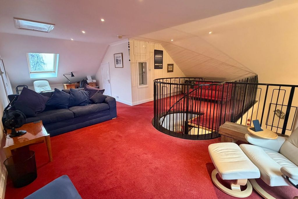 Property photo 3 of 25