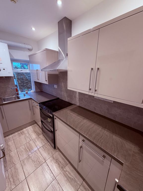 Property photo 2 of 6 Kitchen