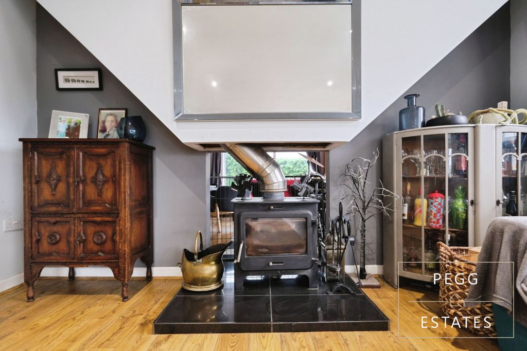 Property photo 2 of 47