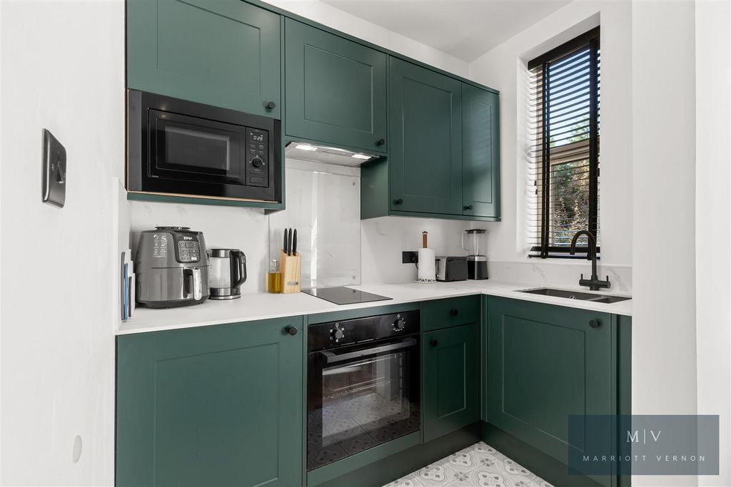 Property photo 3 of 13 Normanton Road 32 F3 MV-4.Jpg