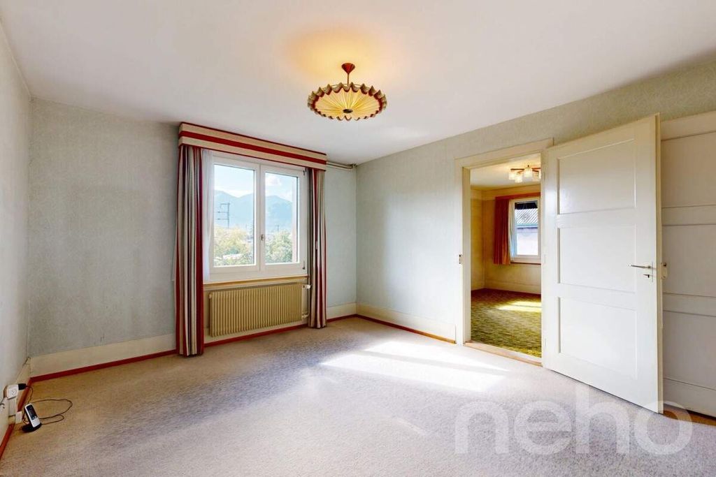 Property photo 3 of 13