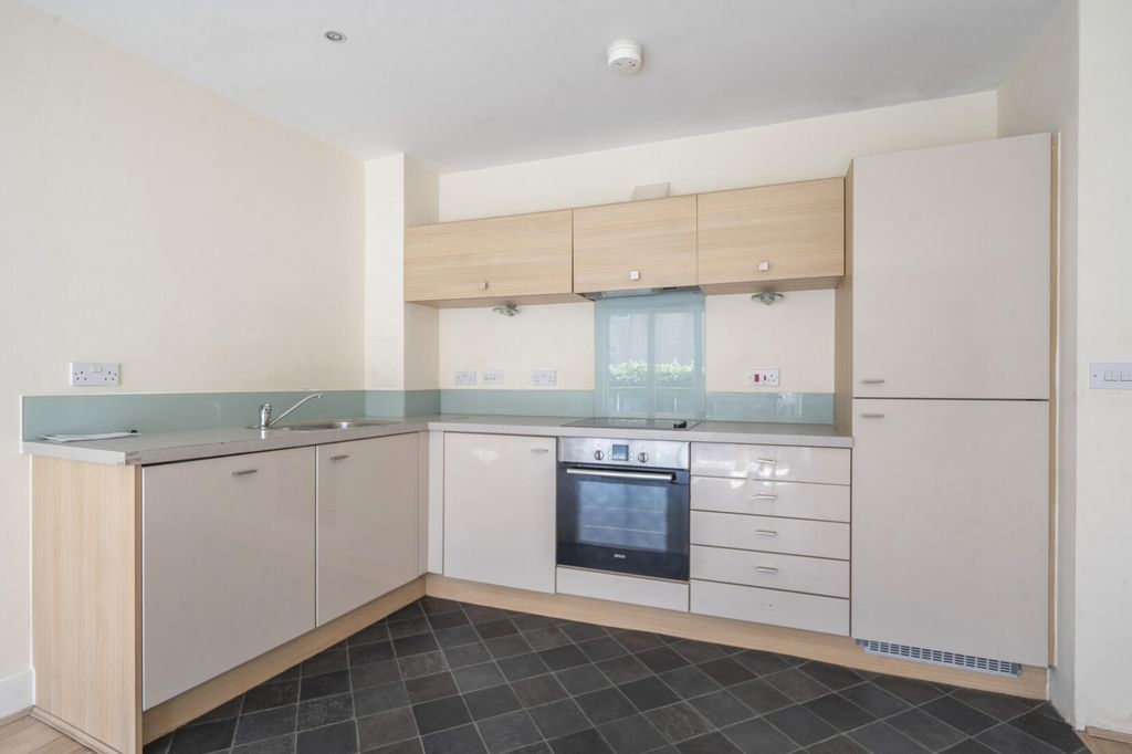Property photo 3 of 16 Reception/Kitchen