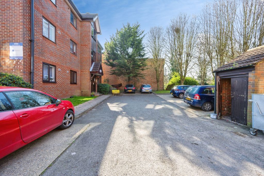 Property photo 2 of 20