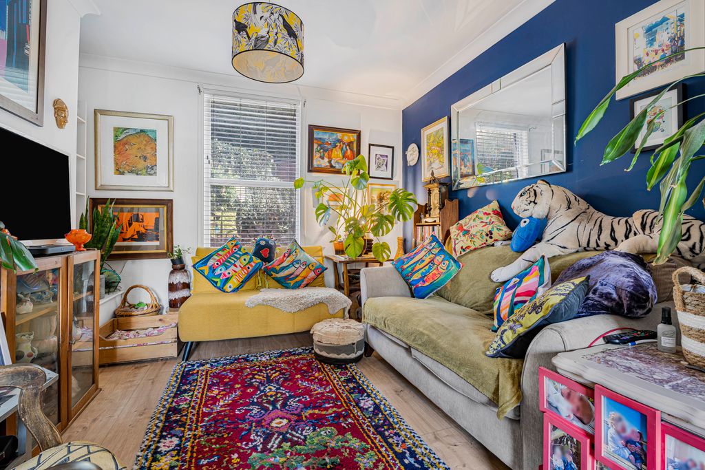 Property photo 2 of 17