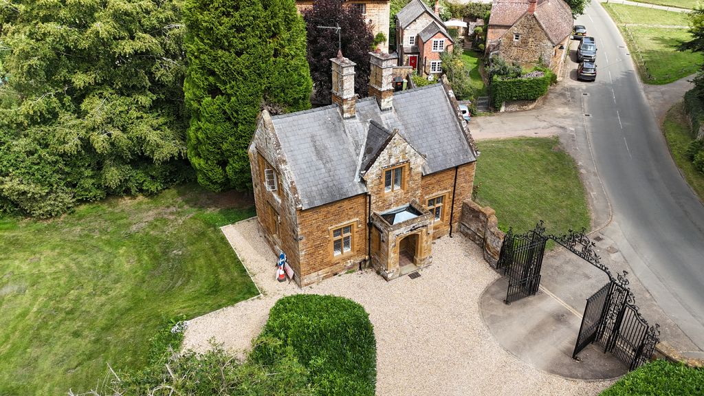 Property photo 2 of 18