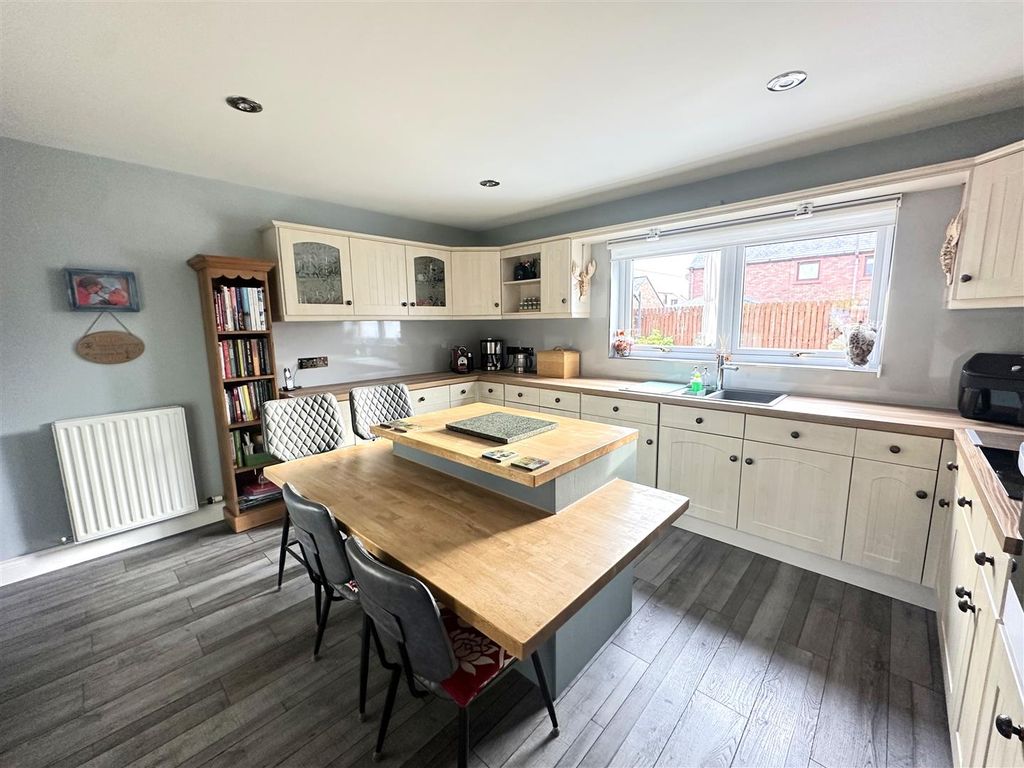 Property photo 2 of 44 Breakfast Kitchen