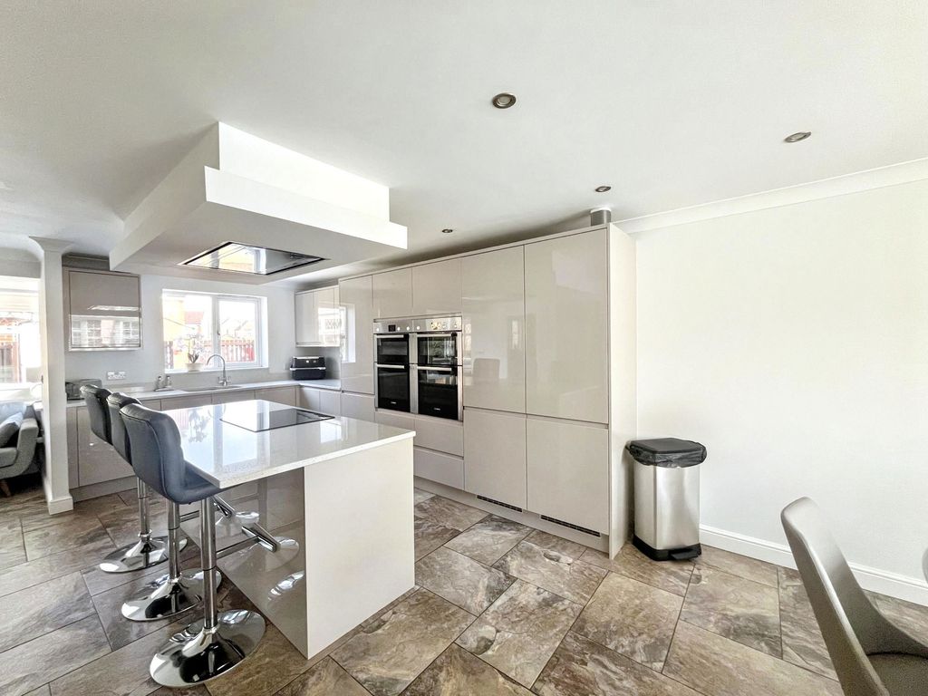 Property photo 3 of 23