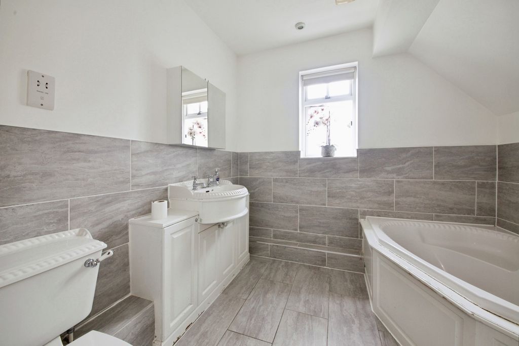 Additional image 12 of 2 bed flat for saleCatiline Court, 63A Main Road, Romford RM2