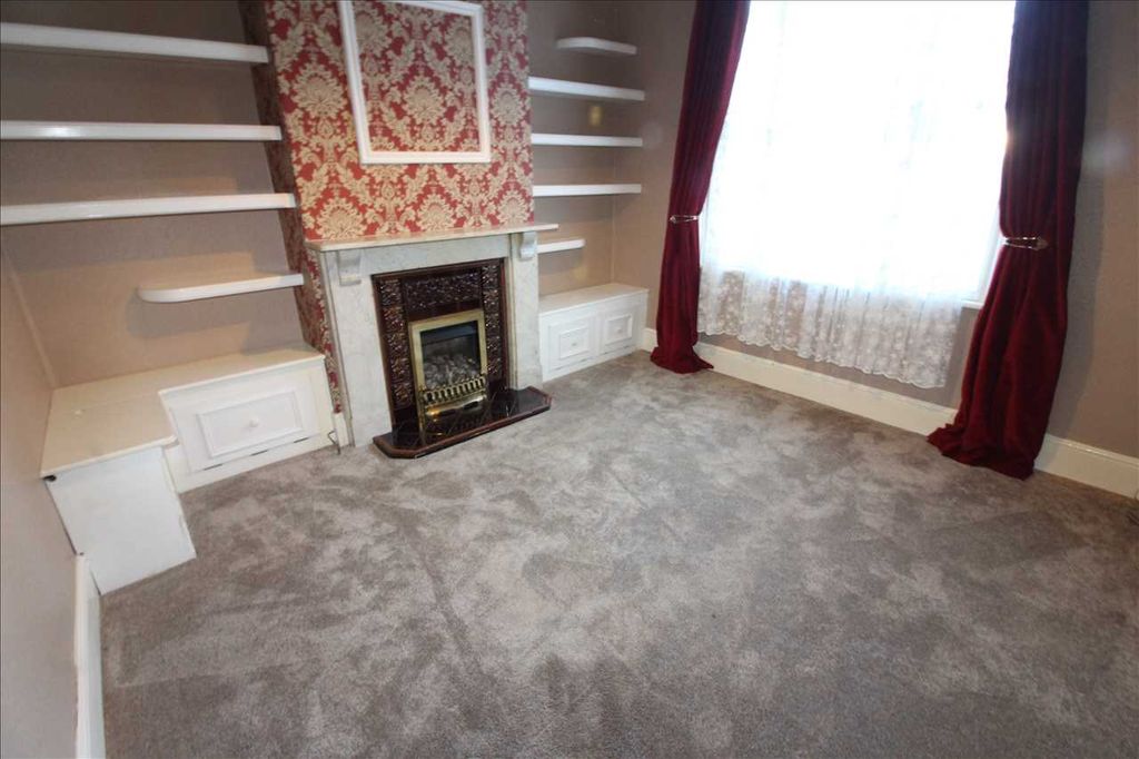 Property photo 2 of 16 Front Room