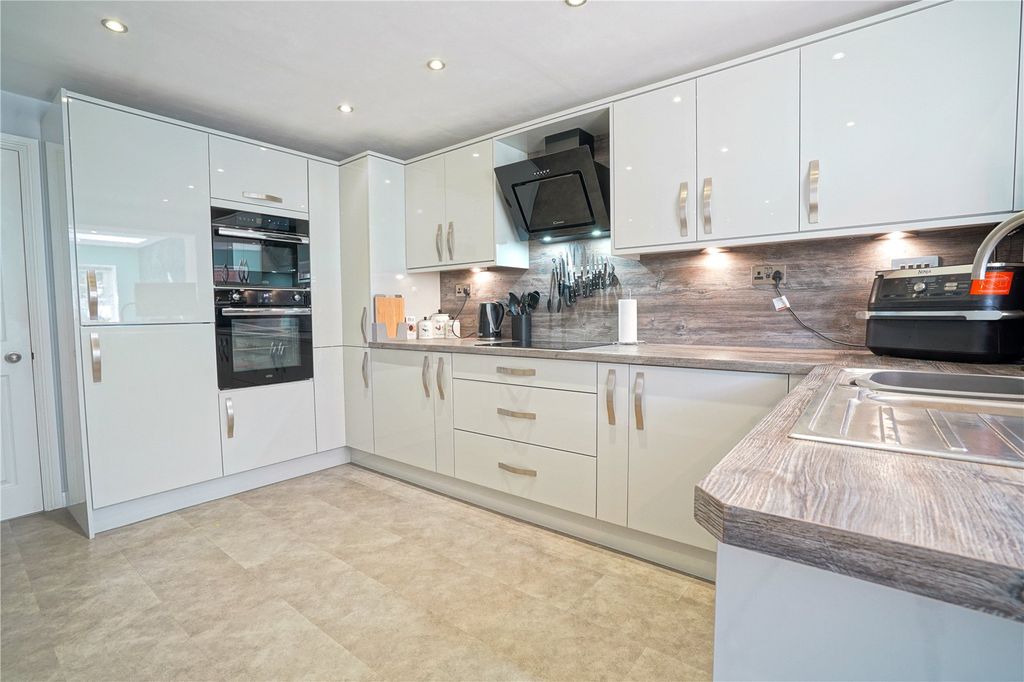 Property photo 2 of 19 Picture No. 26