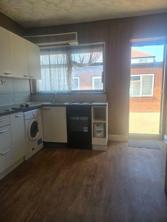 Property photo 2 of 6 80
