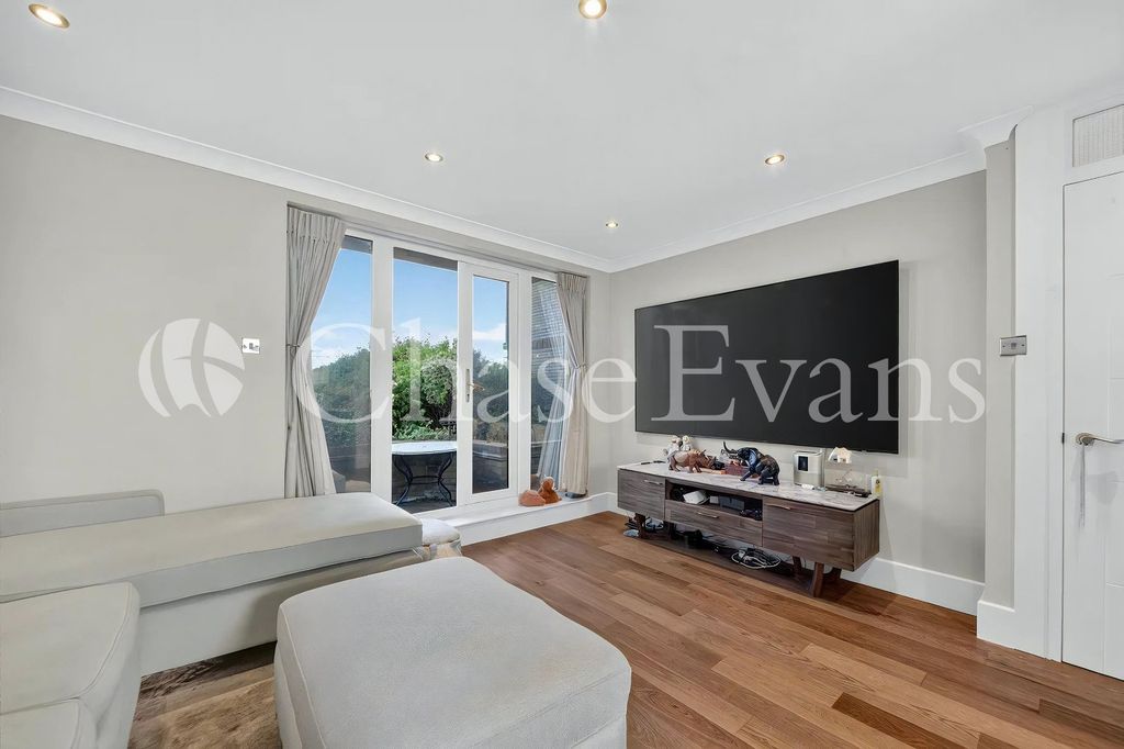 Property photo 1 of 14 Living Area