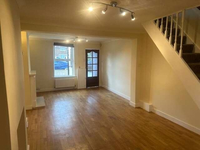 Property photo 2 of 9 Lounge