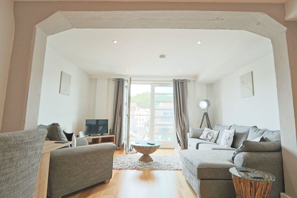 Property photo 2 of 10