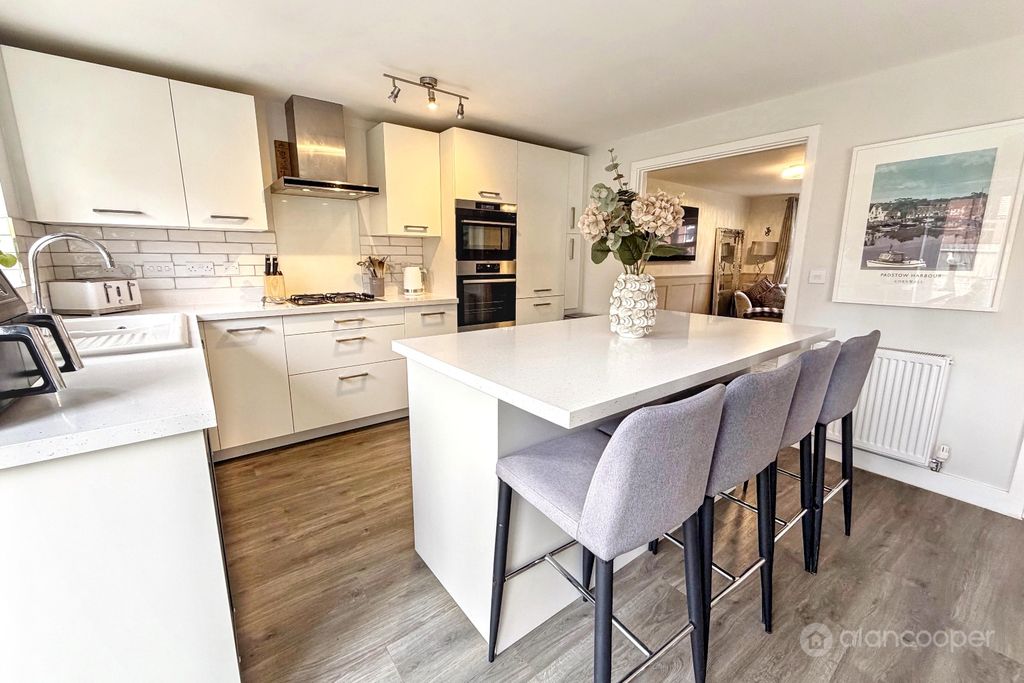 Property photo 2 of 28 5033603