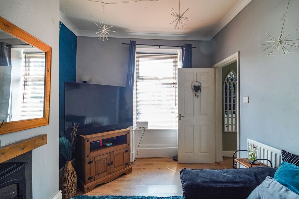 Property photo 2 of 19